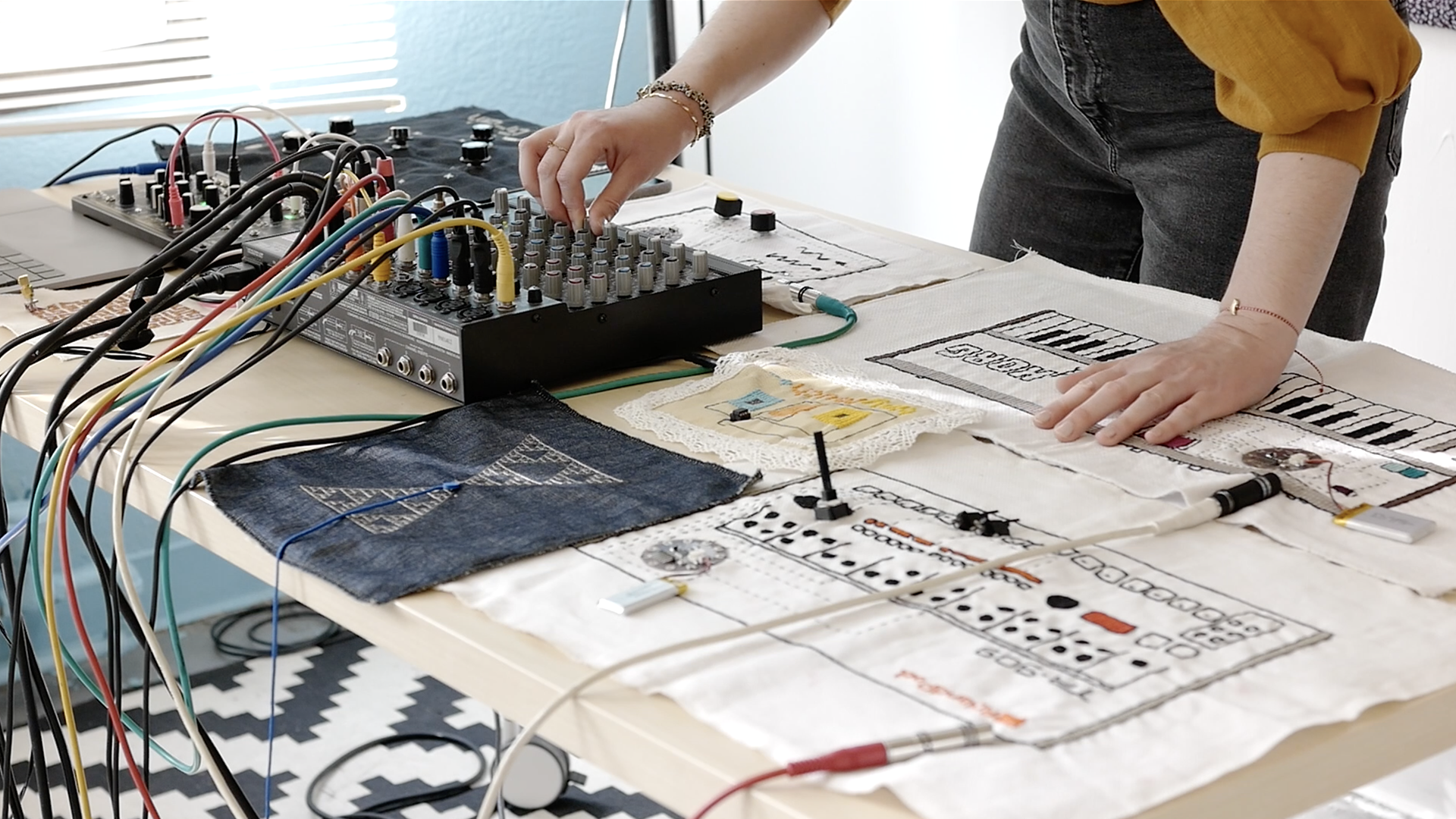 Soft Control: Afroditi Psarra, Maya Verlaak and Ensemble Klang
