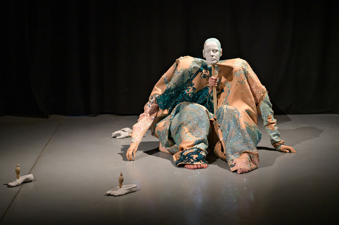EVIDENCE IN MOTION: amorphous beings, photos - instrumentinventors.org