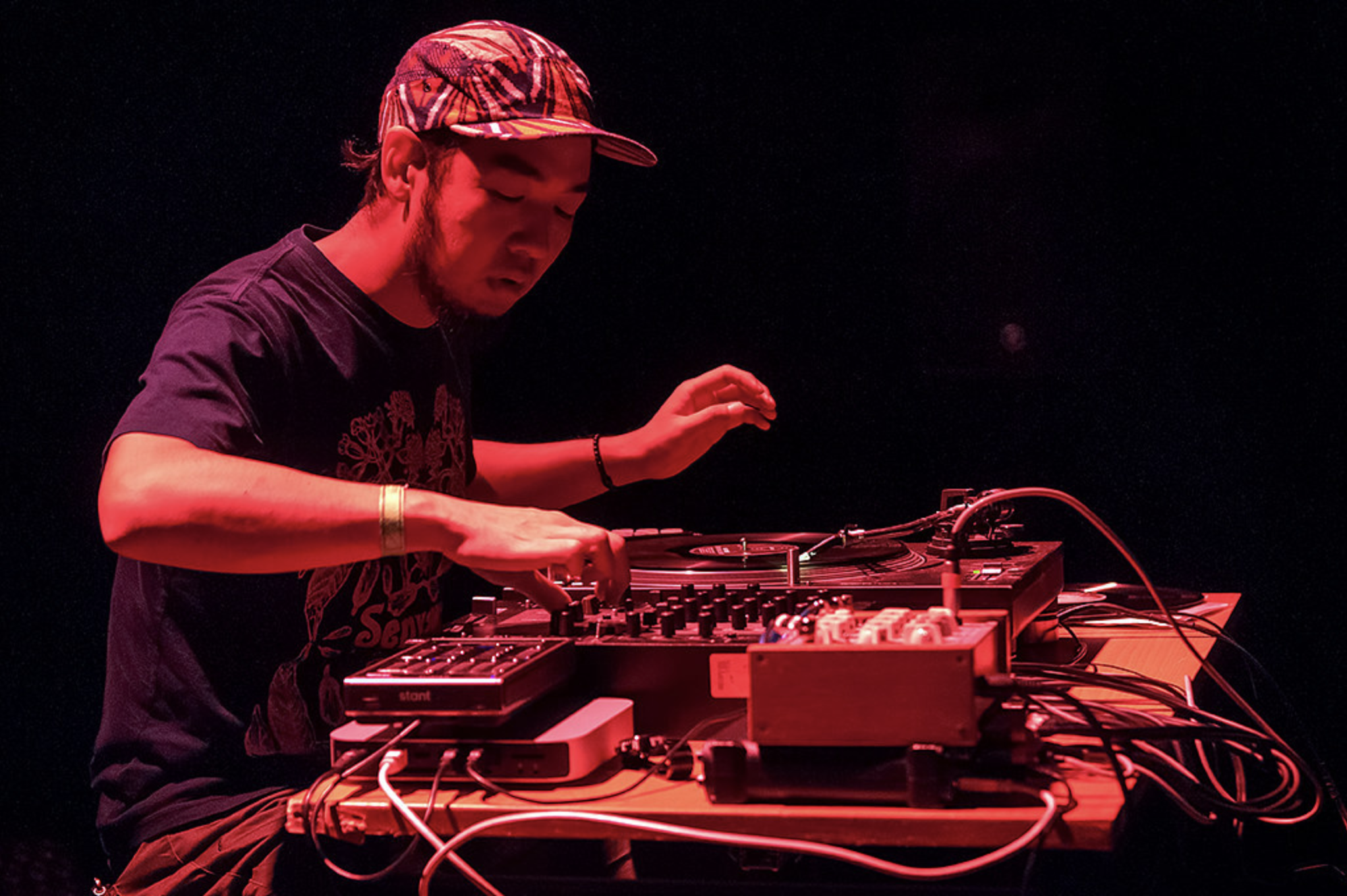 Raw Material – Tracing in/audible memories with dj sniff